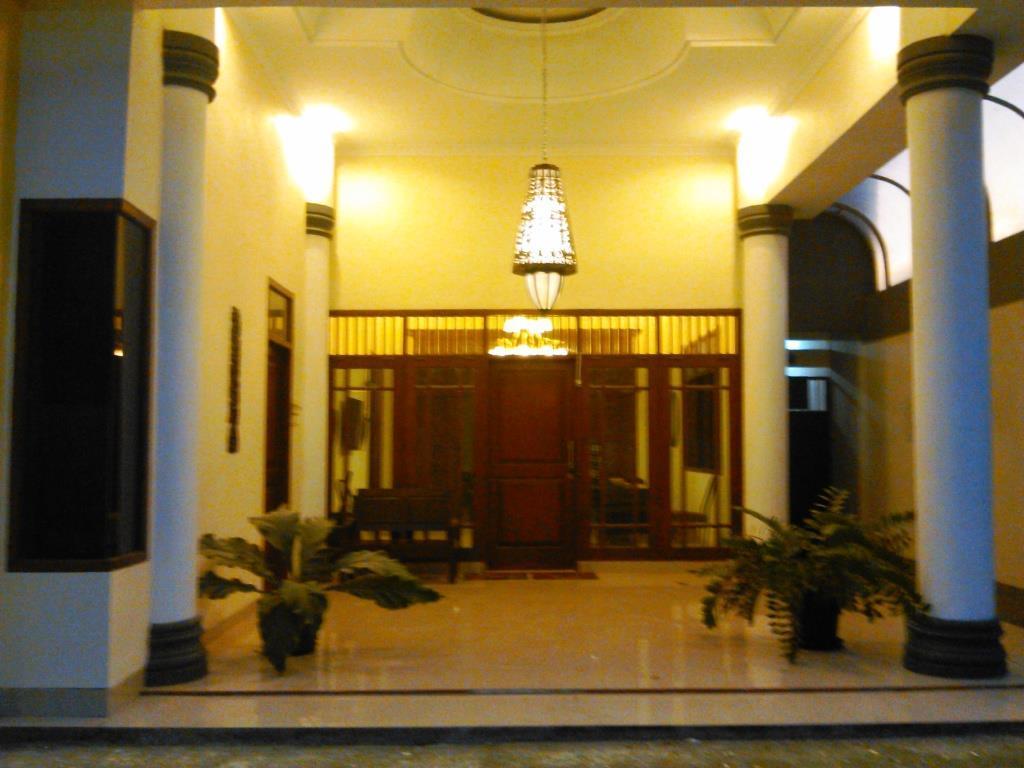 Griya Putri Dewi Guesthouse Yogyakarta Eksteriør billede