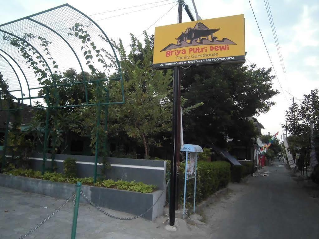 Griya Putri Dewi Guesthouse Yogyakarta Eksteriør billede