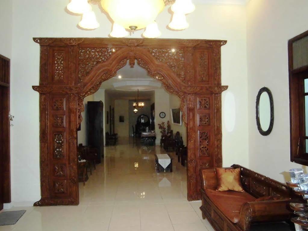 Griya Putri Dewi Guesthouse Yogyakarta Eksteriør billede